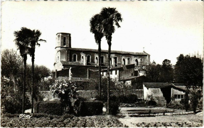Carte postale ancienne Lorgues - Jardins de Notre-Dame et l'Eglise à Lorgues