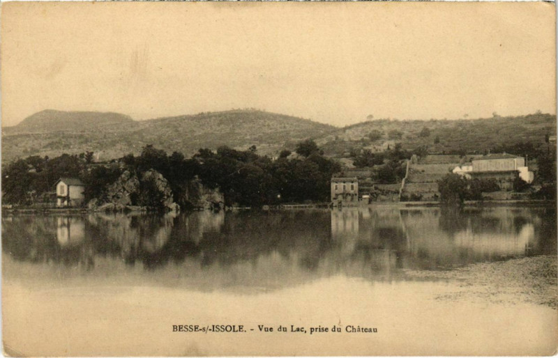 Carte postale ancienne Besse-Issole - Vue du Lac prise du Chateau