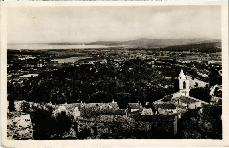 Carte postale ancienne Grimaud - Vue sur le Golfe à Grimaud