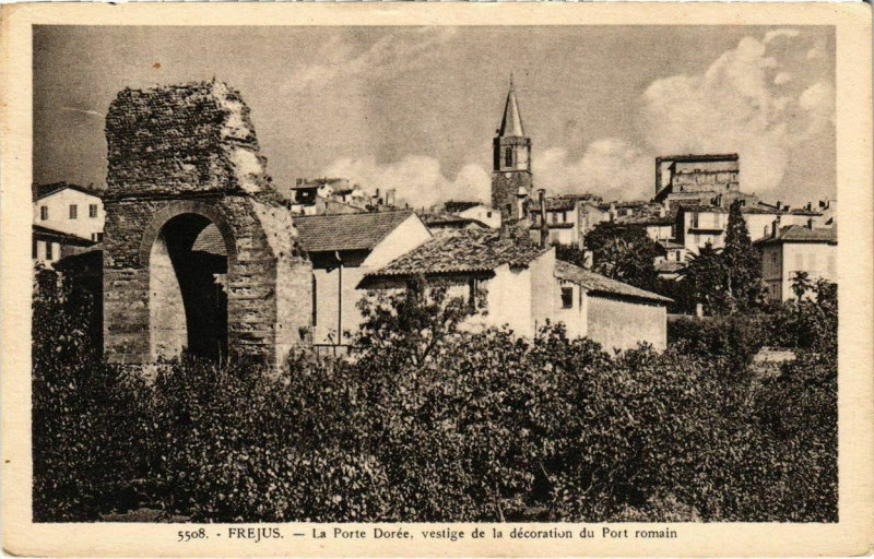 Carte postale ancienne Frejus - La Porte Doree à Fréjus