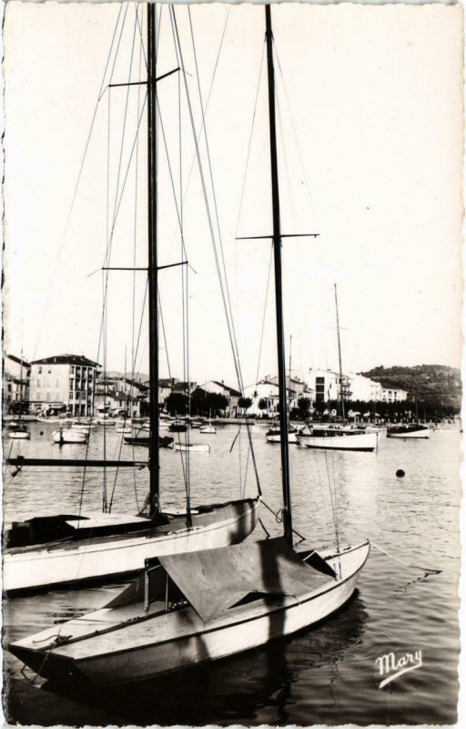 Carte postale ancienne Sanary-sur-Mer - Le Port à Sanary-sur-Mer