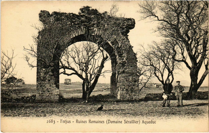 Carte postale ancienne Frejus - Ruines Romaines à Fréjus