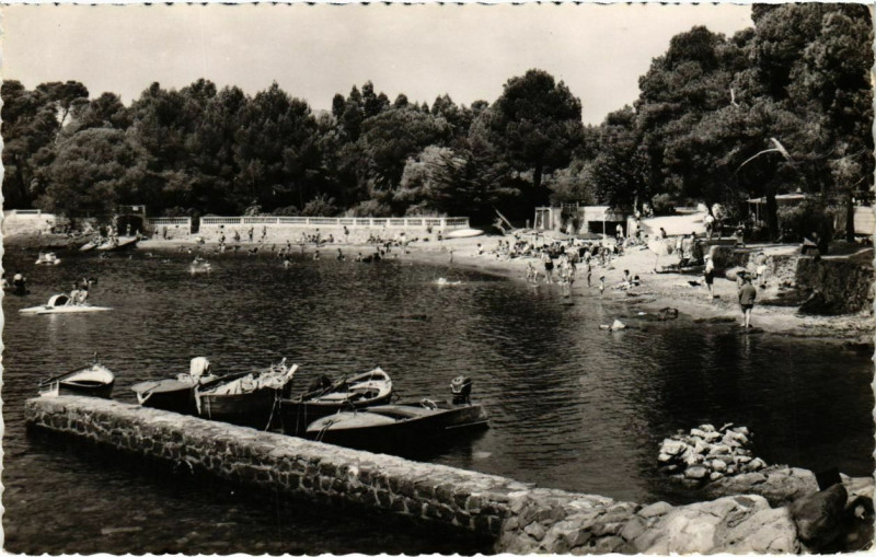 Carte postale ancienne Boulouris - Le Port