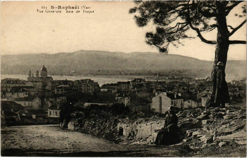 Carte postale ancienne Saint-Raphael - Vue générale à Saint-Raphaël