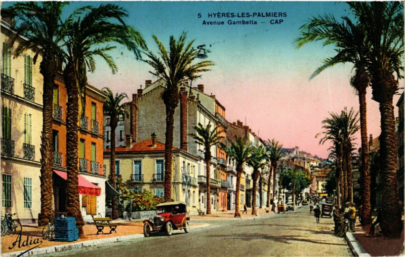 Carte postale ancienne Hyeres-les-Palmiers Avenue Gambetta Cap à Hyères