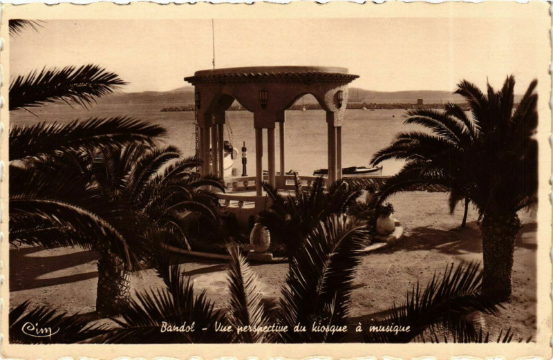 Carte postale ancienne Provence Var Bandol Kiosque a musique à Bandol