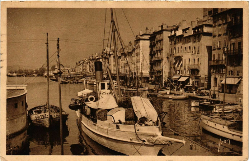 Carte postale ancienne Provence Var Toulon Port et voilers à Toulon