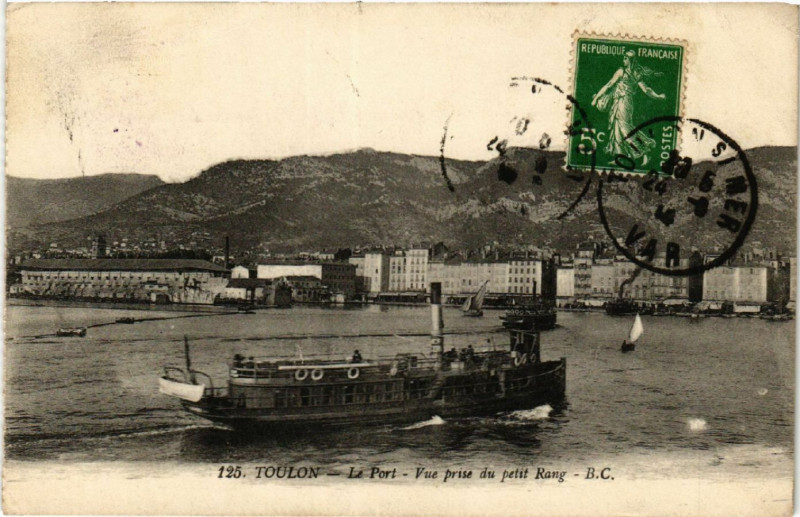 Carte postale ancienne Toulon Le Port Vue prise du petit Rang à Toulon