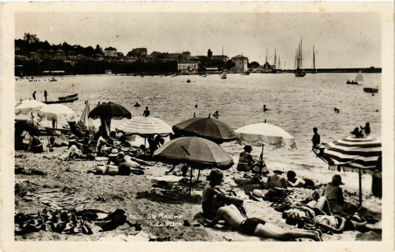 Carte postale ancienne Sainte-Maxime La Plage à Sainte-Maxime