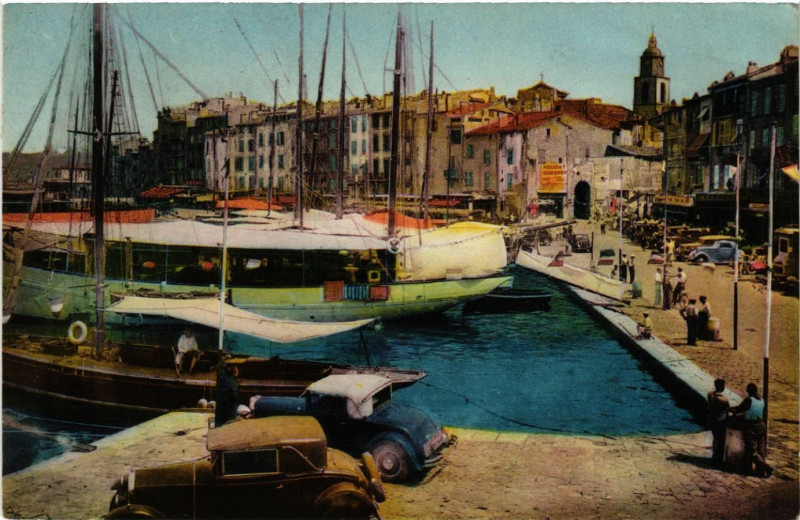 Carte postale ancienne Saint-Tropez Le Quai Suffren à Saint-Tropez