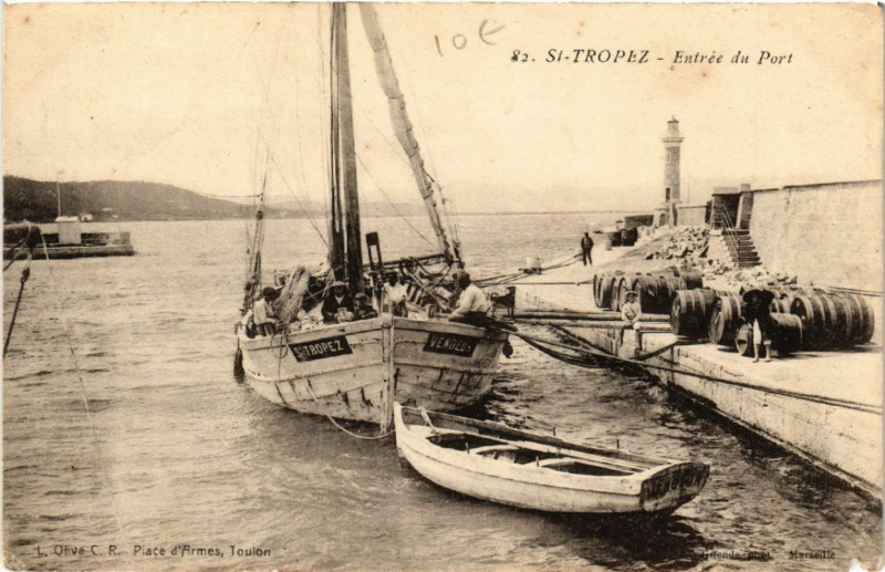 Carte postale ancienne Saint-Tropez Entrée du Port à Saint-Tropez
