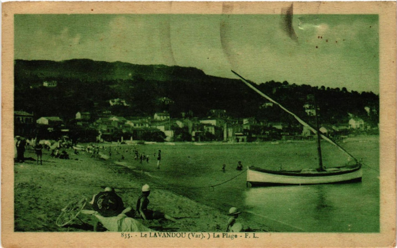 Carte postale ancienne Le Lavandou La Plage au Lavandou