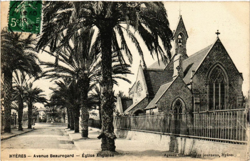 Carte postale ancienne Hyeres Avenue Beauregard Eglise Anglaise à Hyères