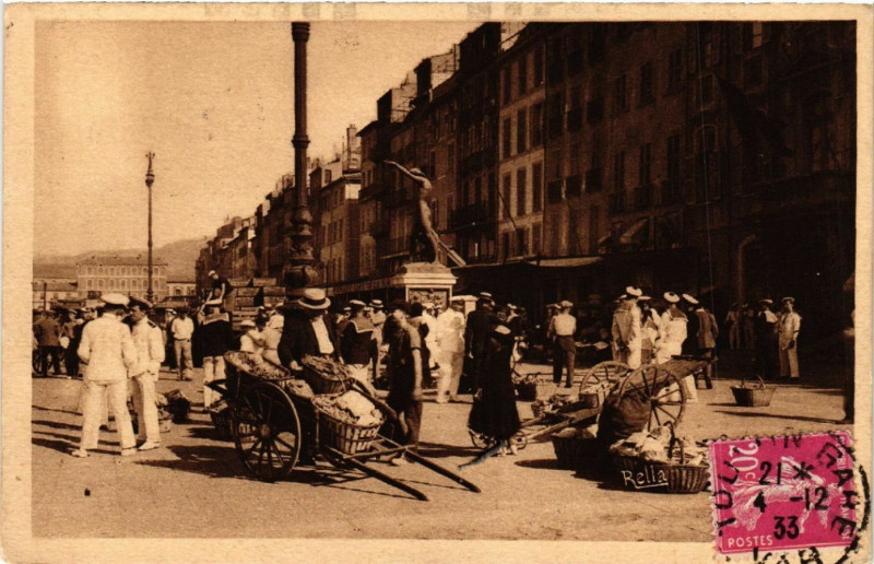 Carte postale ancienne Toulon Sur le quai de Cronstadt à Toulon