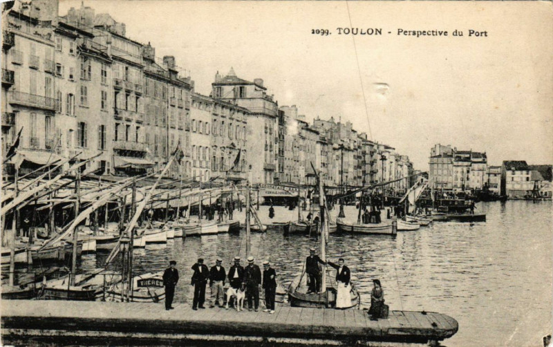 Carte postale ancienne Toulon Perspective du Port à Toulon