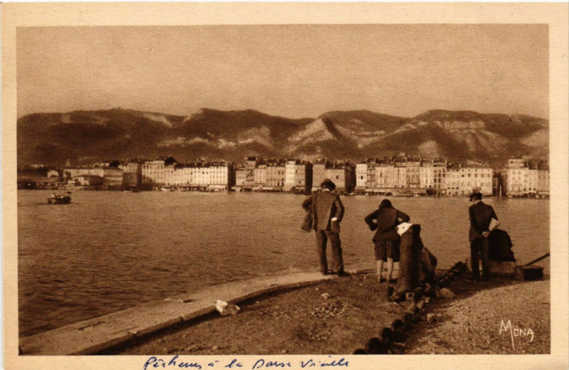 Carte postale ancienne Toulon Pecheurs a la Darse Vieille à Toulon