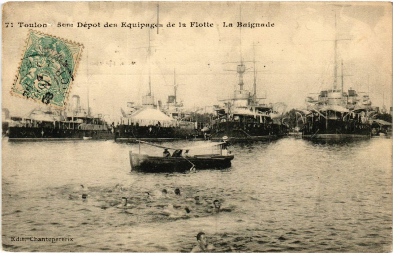 Carte postale ancienne Toulon Depot des Euipages de la Flotte La Baignade à Toulon
