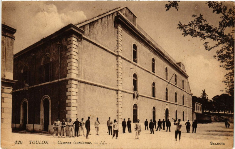 Carte postale ancienne Toulon Caserne gardanne à Toulon