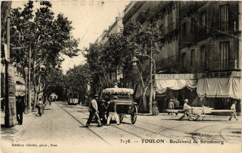 Carte postale ancienne Toulon Boulevard de Strasbourg à Toulon