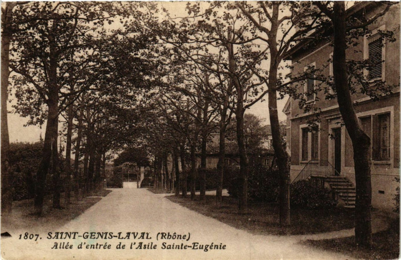 Carte postale ancienne Saint Genis Laval - Allée d'entrée de l'Asile Sainte-Eugénie à Saint-Genis-Laval