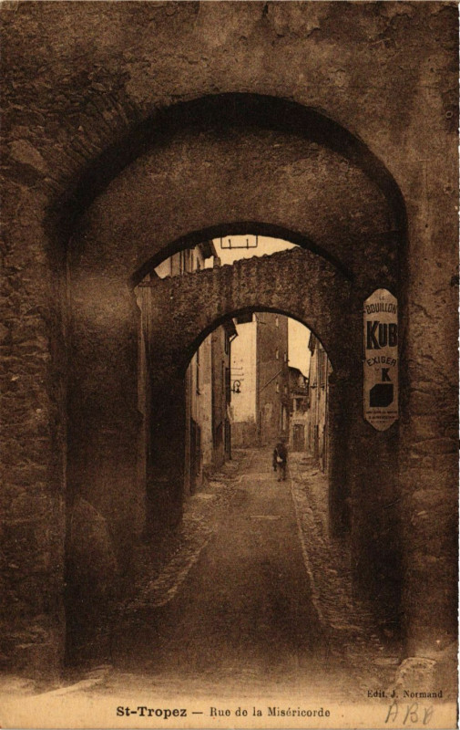 Carte postale ancienne Saint-Tropez Rue de la Miséricorde à Saint-Tropez