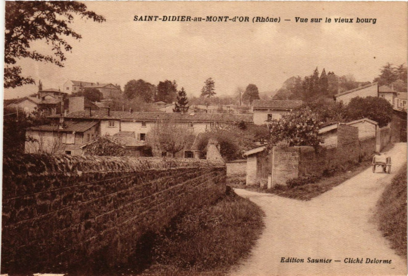 Carte postale ancienne Saint Didier au Mont d'Or - Vue sur le Vieux bourg à Saint-Didier-au-Mont-d'Or