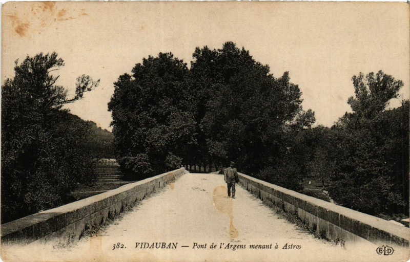 Carte postale ancienne Vidauban Pont de l'Argens menant a Astros à Vidauban