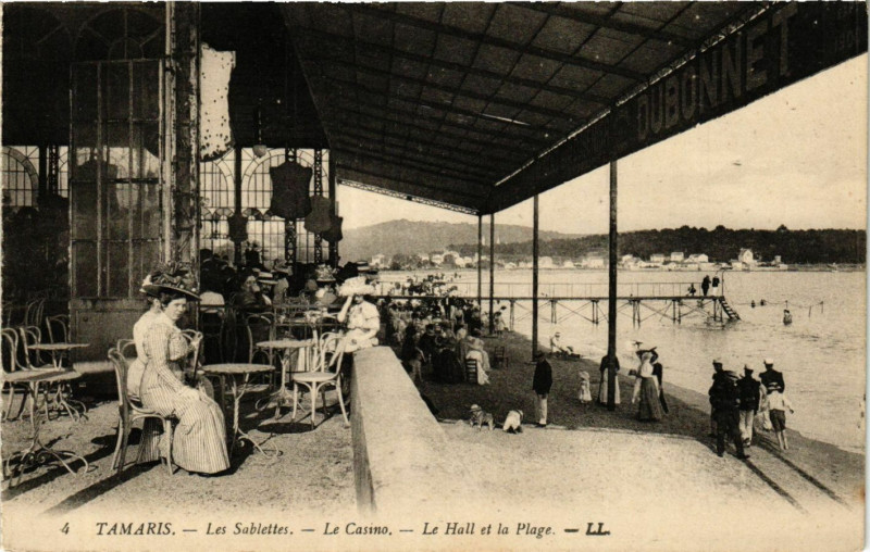 Carte postale ancienne Tamaris Les Sablettes-Le Casion Le Hall et la Plage
