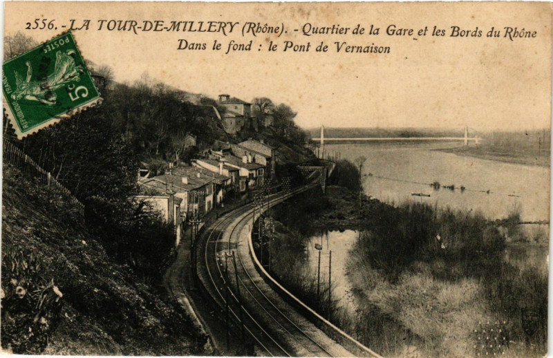 Carte postale ancienne La Tour de Millery - Quartier de la Gare et les Bords du Rhone à Millery