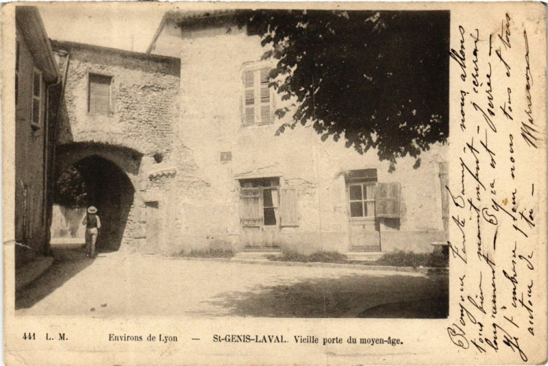 Carte postale ancienne Environs de Lyon - St Genis Laval - Vieille porte du moyen age à Lyon