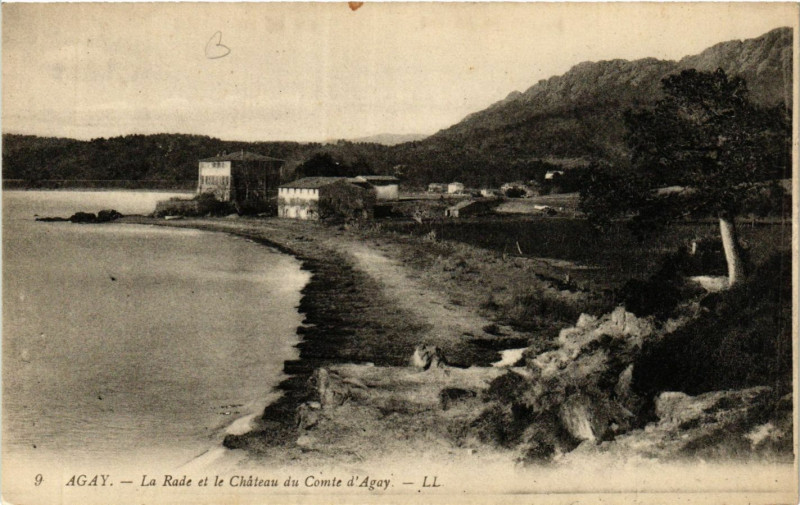 Carte postale ancienne Agay La Rade et le Chateau du Comte d'Agay