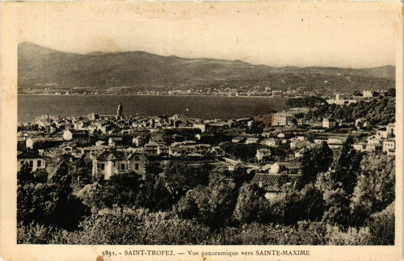 Carte postale ancienne Saint-Tropez Vue panoramique vers Sainte-Maxime à Sainte-Maxime