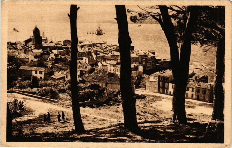 Carte postale ancienne Saint-Tropez Vue générale à Saint-Tropez