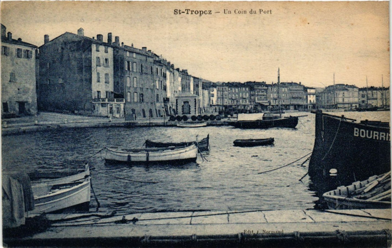 Carte postale ancienne Saint-Tropez Un coin du Port à Saint-Tropez