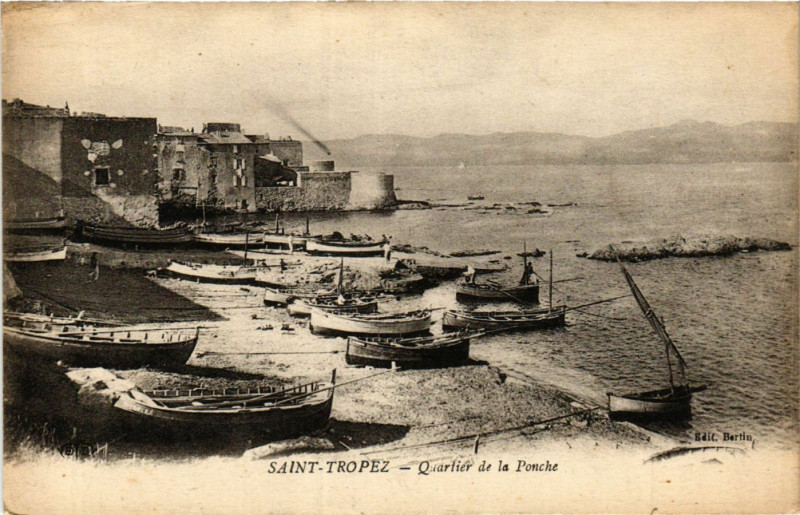 Carte postale ancienne Saint-Tropez Quartier de la Ponche à Saint-Tropez