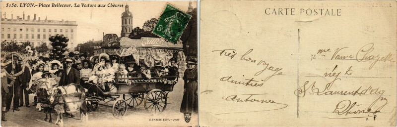 Carte postale ancienne Lyon Place Bellecour. La Voiture aux Chevres. à Lyon