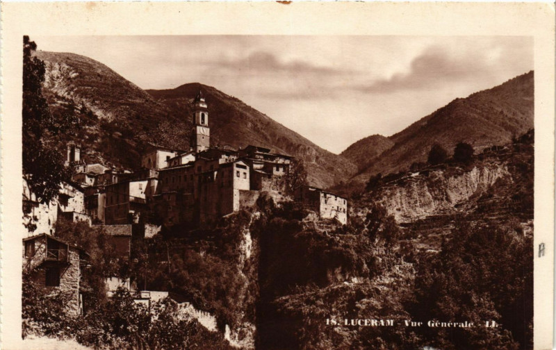 Carte postale ancienne Luceram Vue générale à Lucéram