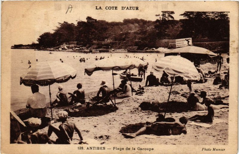 Carte postale ancienne Antibes - Plage de la Garoupe à Antibes