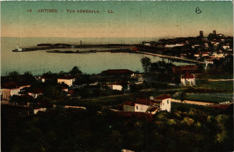 Carte postale ancienne Antibes - Vue générale à Antibes