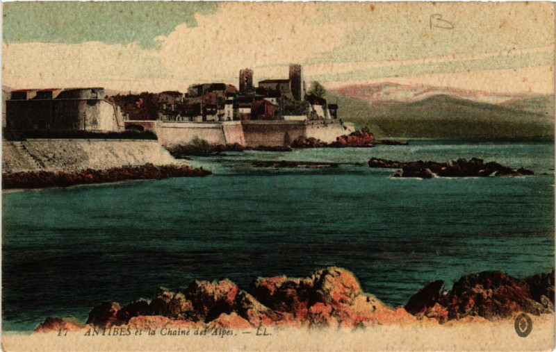 Carte postale ancienne Antibes - Antibes et la Chaine des Alpes à Antibes