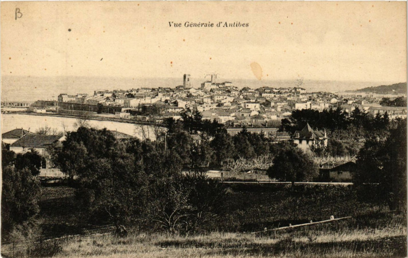 Carte postale ancienne Antibes - Vue générale d'Antibes à Antibes