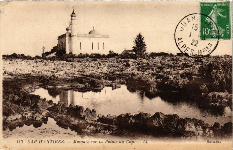 Carte postale ancienne Antibes - Cap d'Antibes - Mosquée sur la Pointe du Cap à Antibes