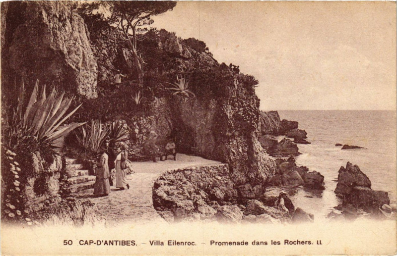 Carte postale ancienne Antibes - Cap d'Antibes - Villa Eilenroc - Promenade à Antibes
