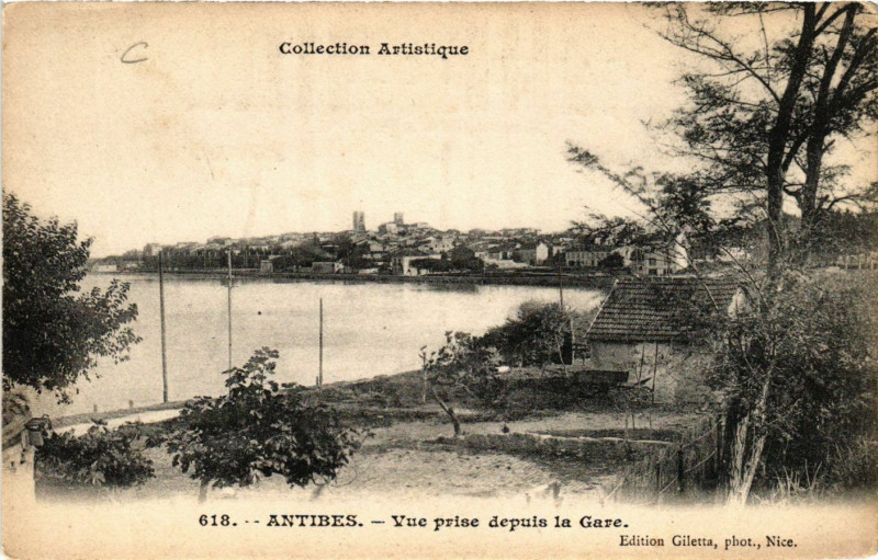 Carte postale ancienne Antibes - Vue prise depuis la Gare à Antibes
