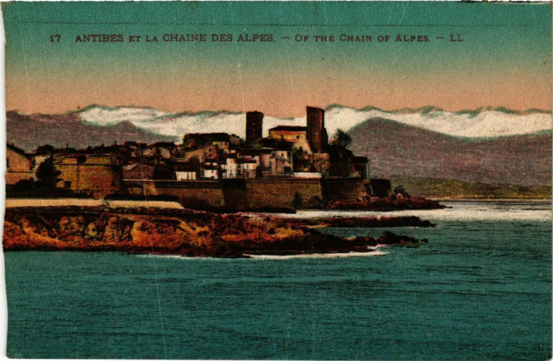 Carte postale ancienne Antibes - Antibes et la Chaine des Alpes à Antibes