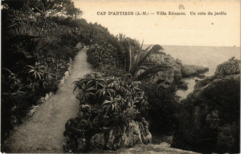 Carte postale ancienne Antibes - Cap d'Antibes - Villa Eilenroc - Un coin du Jardin à Antibes