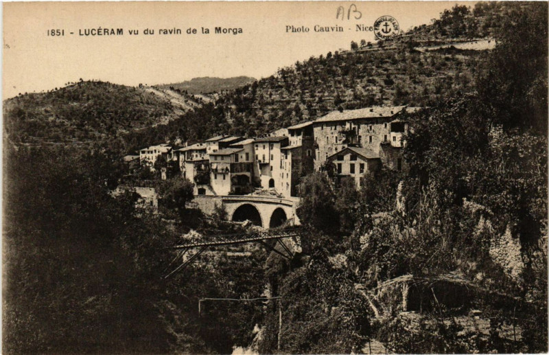 Carte postale ancienne Luceram Luceram vu du ravin de la Morga à Lucéram