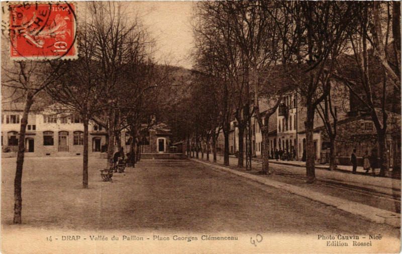 Carte postale ancienne Drap - Vallée du Paillon - Place Georges Clemenceau à Drap