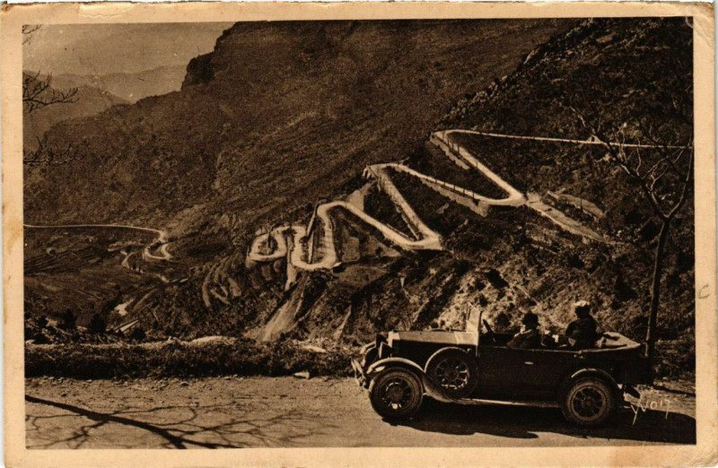 Carte postale ancienne Route de Nice a Sospel - Les Lacets du Col de Braus à Nice