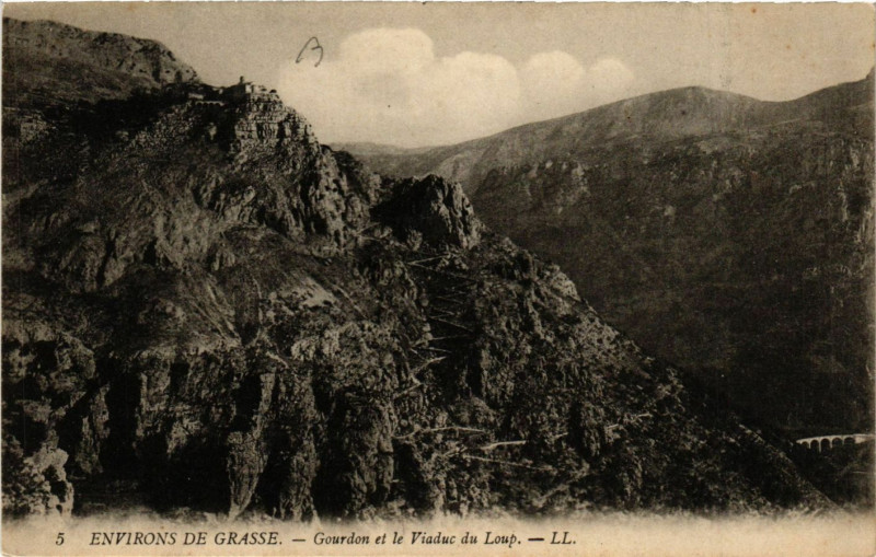 Carte postale ancienne Grasse - Env. - Gourdon et le Vaiduc du Loup à Grasse
